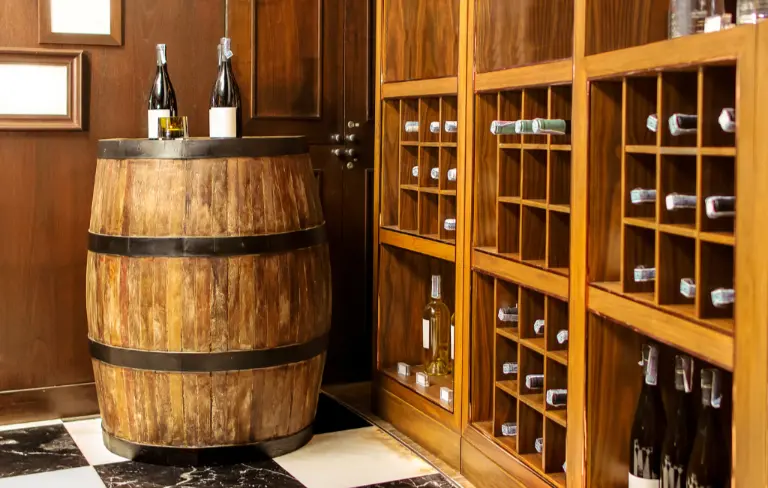 Como Montar Sua Adega em Casa: Guia Prático com e sem Climatização - Semana Paulistana do Vinho